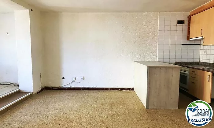 El teu proper projecte a Empuriabrava: casa amb jardí i molt de potencial
