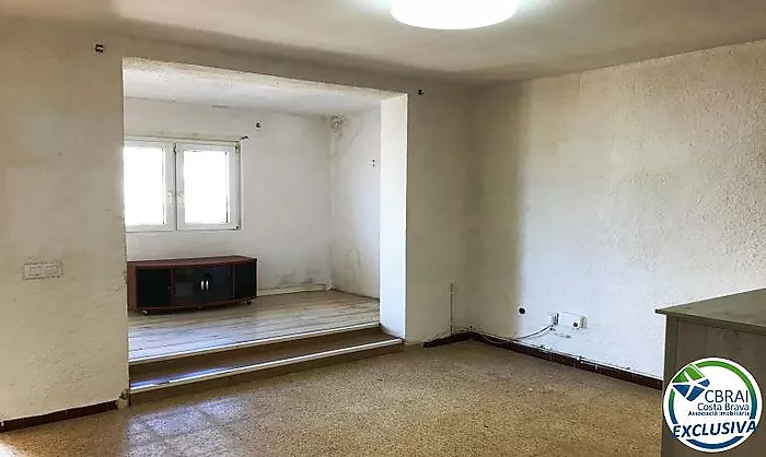 El teu proper projecte a Empuriabrava: casa amb jardí i molt de potencial