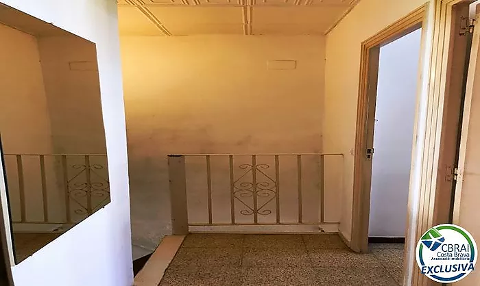 El teu proper projecte a Empuriabrava: casa amb jardí i molt de potencial