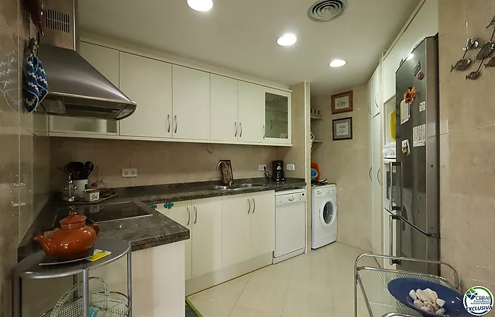 Apartamento de 3 habitaciones con terraza y plaza de aparcamiento en el Puerto de Llançà