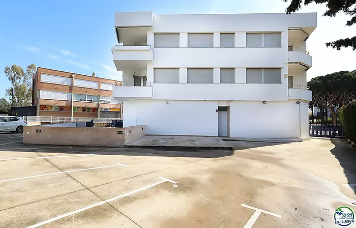 3-Bedroom Apartment with Terrace and Parking Space at Port of Llançà