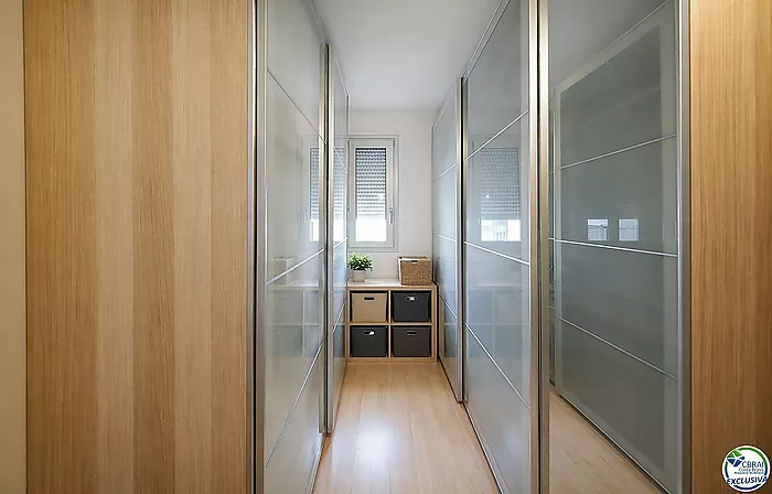Penthouse duplex with large terrace in central Roses
