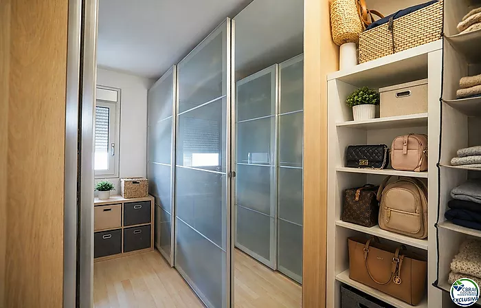 Penthouse duplex with large terrace in central Roses