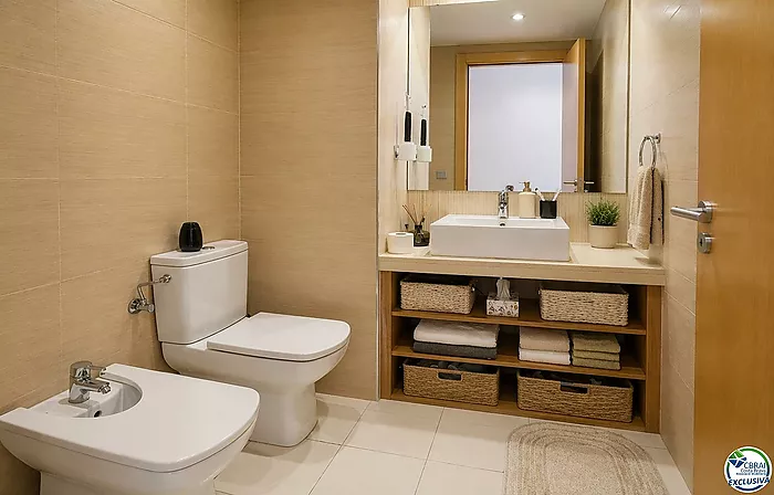 Penthouse duplex with large terrace in central Roses