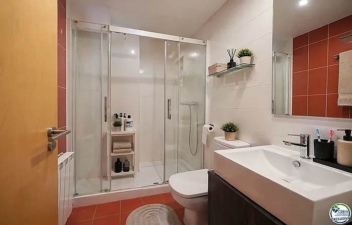 Penthouse duplex with large terrace in central Roses