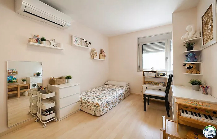 Penthouse duplex with large terrace in central Roses