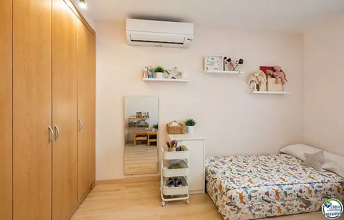 Penthouse duplex with large terrace in central Roses