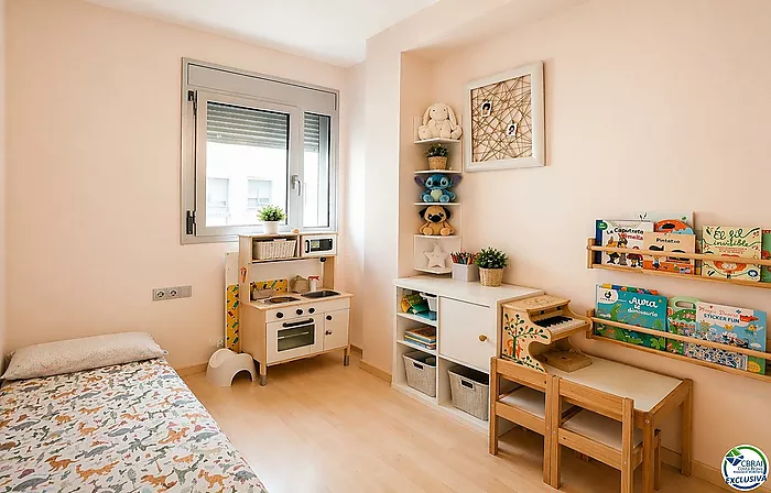Penthouse duplex with large terrace in central Roses