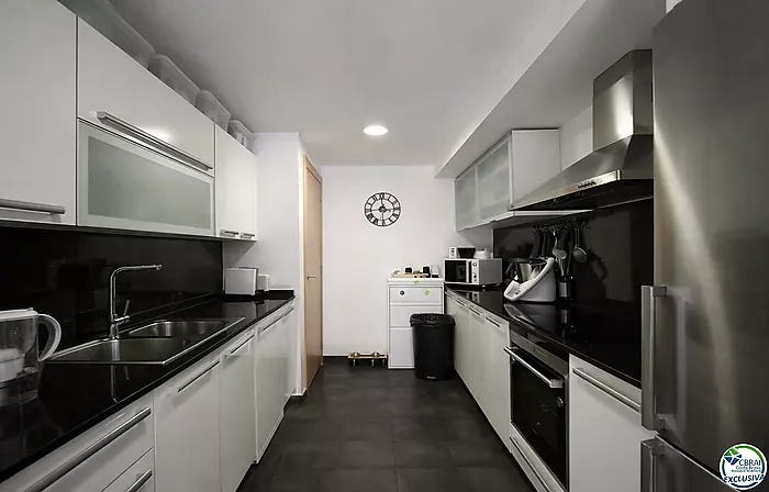 Penthouse duplex with large terrace in central Roses