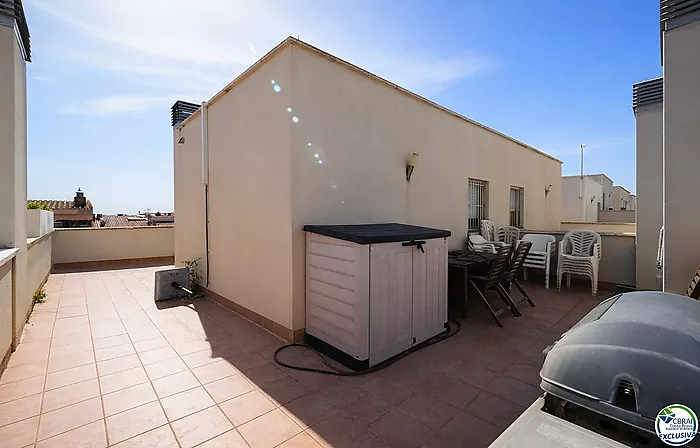 Penthouse duplex with large terrace in central Roses