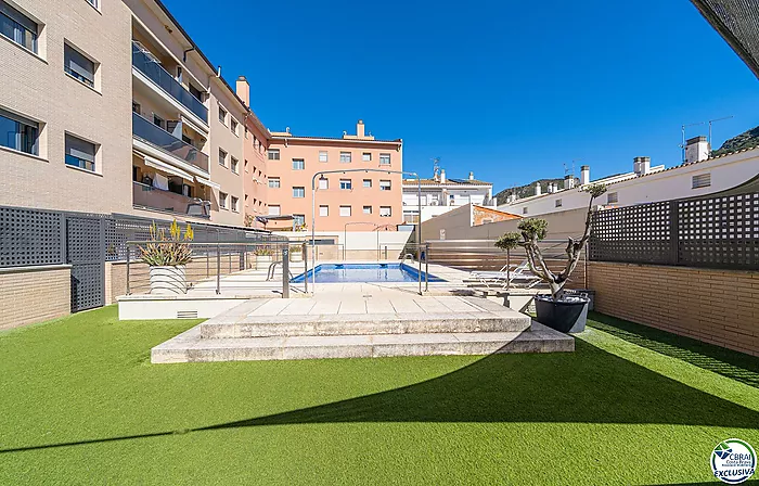 Two-bedroom flat with communal pool – Mas Oliva, Roses