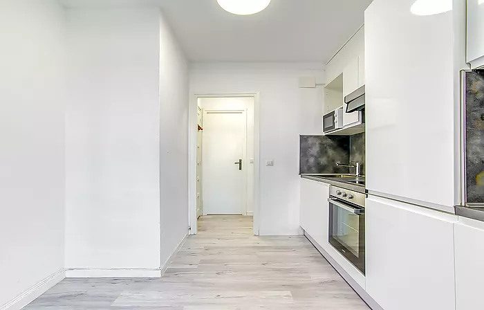 GROUND FLOOR APARTMENT IN EMPURIABRAVA WITH CANAL VIEWS