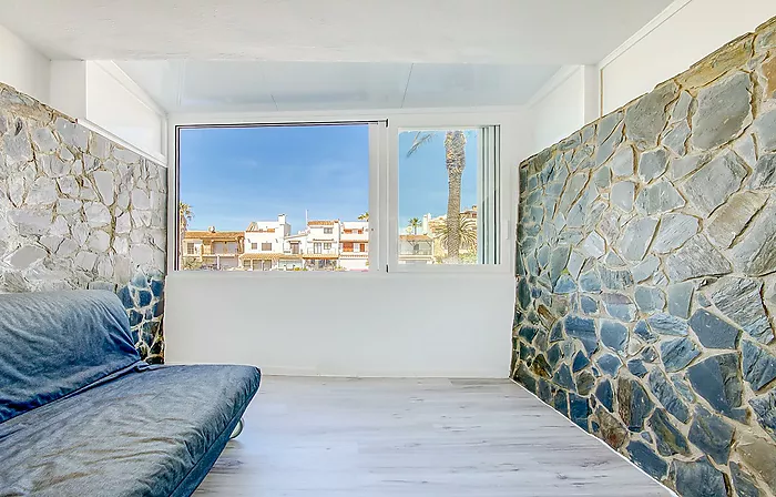 GROUND FLOOR APARTMENT IN EMPURIABRAVA WITH CANAL VIEWS