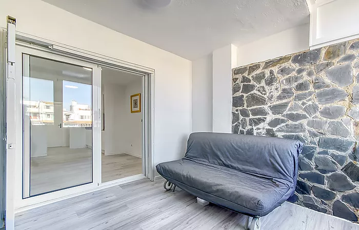 GROUND FLOOR APARTMENT IN EMPURIABRAVA WITH CANAL VIEWS