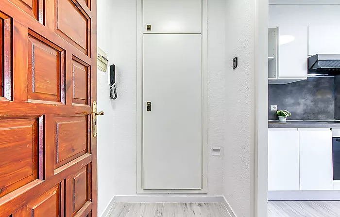 GROUND FLOOR APARTMENT IN EMPURIABRAVA WITH CANAL VIEWS