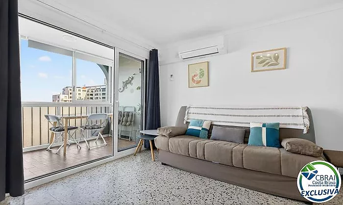 SÍLVIA  Cozy 2-bedroom apartment 50 m from the beach with tourist rental license
