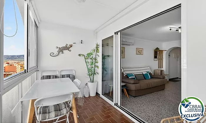SÍLVIA  Cozy 2-bedroom apartment 50 m from the beach with tourist rental license