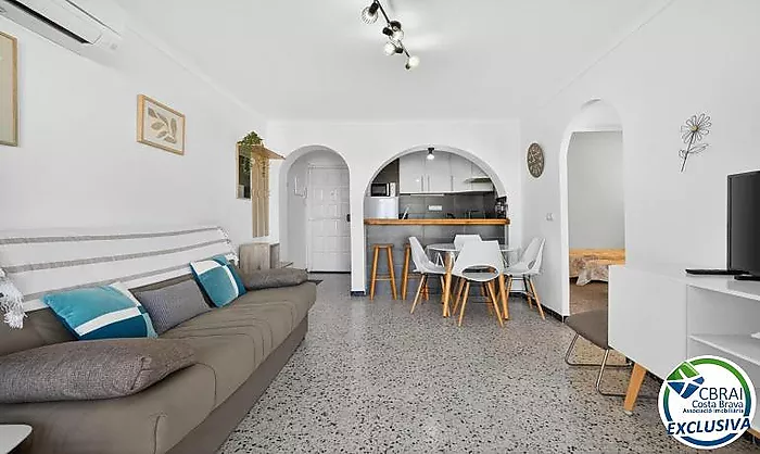 SÍLVIA  Cozy 2-bedroom apartment 50 m from the beach with tourist rental license