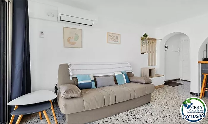 SÍLVIA  Cozy 2-bedroom apartment 50 m from the beach with tourist rental license