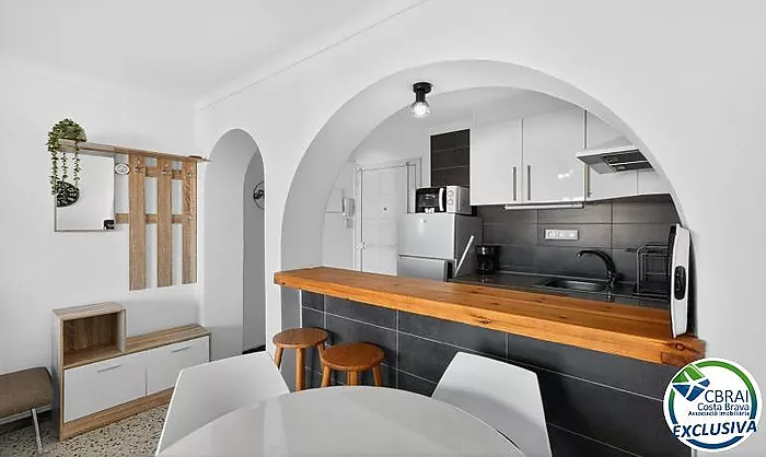 SÍLVIA  Cozy 2-bedroom apartment 50 m from the beach with tourist rental license