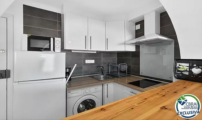 SÍLVIA  Cozy 2-bedroom apartment 50 m from the beach with tourist rental license