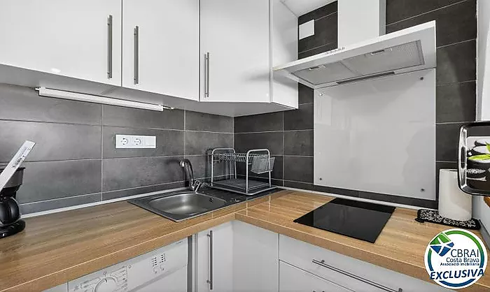 SÍLVIA  Cozy 2-bedroom apartment 50 m from the beach with tourist rental license