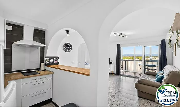SÍLVIA  Cozy 2-bedroom apartment 50 m from the beach with tourist rental license