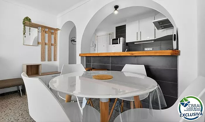 SÍLVIA  Cozy 2-bedroom apartment 50 m from the beach with tourist rental license
