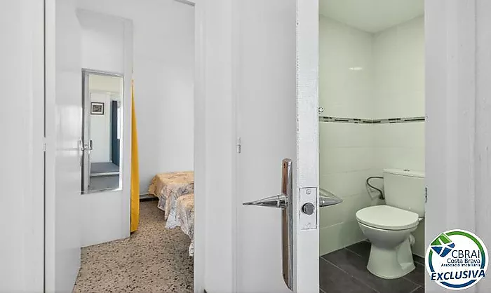 SÍLVIA  Cozy 2-bedroom apartment 50 m from the beach with tourist rental license