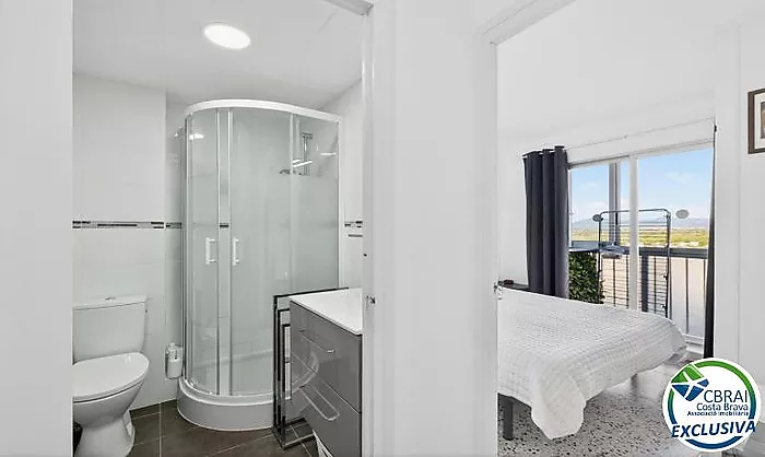 SÍLVIA  Cozy 2-bedroom apartment 50 m from the beach with tourist rental license