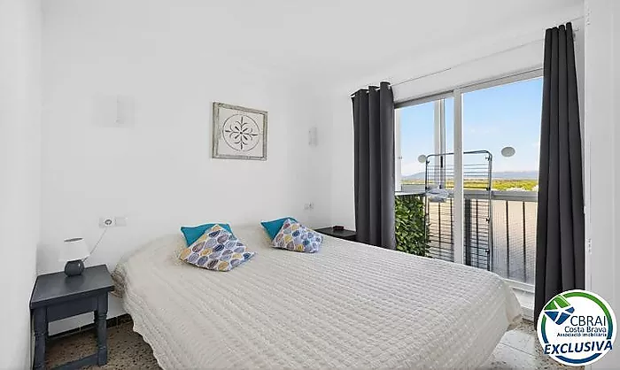 SÍLVIA  Cozy 2-bedroom apartment 50 m from the beach with tourist rental license