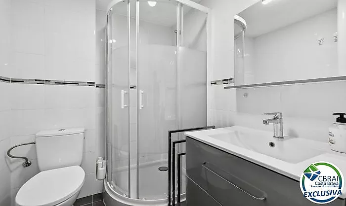 SÍLVIA  Cozy 2-bedroom apartment 50 m from the beach with tourist rental license