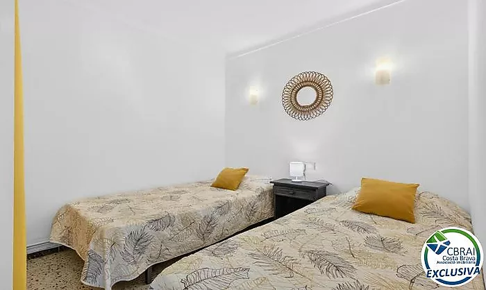 SÍLVIA  Cozy 2-bedroom apartment 50 m from the beach with tourist rental license