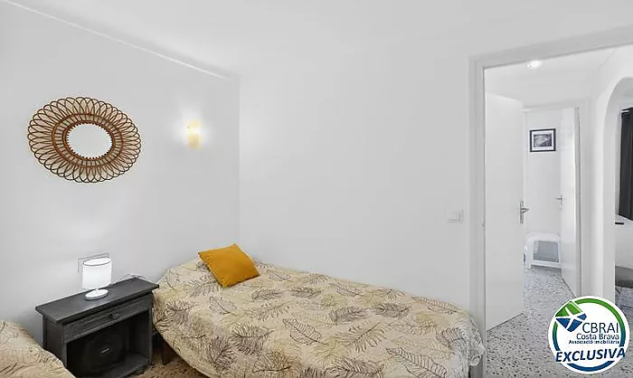 SÍLVIA  Cozy 2-bedroom apartment 50 m from the beach with tourist rental license