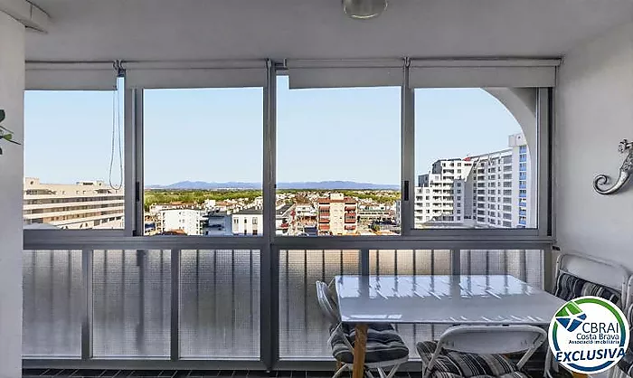 SÍLVIA  Cozy 2-bedroom apartment 50 m from the beach with tourist rental license