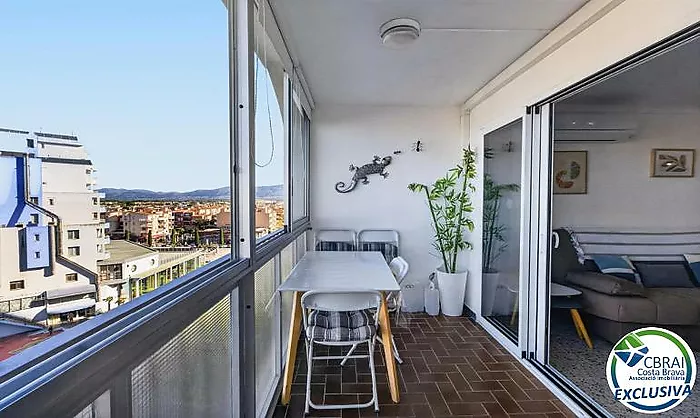 SÍLVIA  Cozy 2-bedroom apartment 50 m from the beach with tourist rental license
