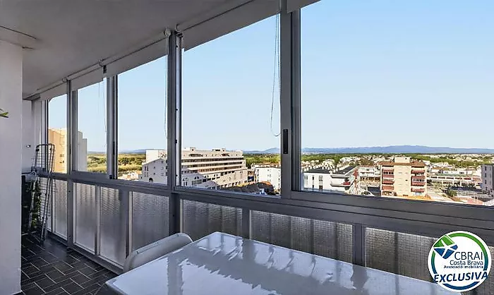 SÍLVIA  Cozy 2-bedroom apartment 50 m from the beach with tourist rental license