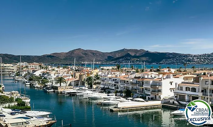 SÍLVIA  Cozy 2-bedroom apartment 50 m from the beach with tourist rental license