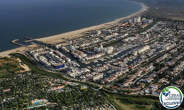 SÍLVIA  Cozy 2-bedroom apartment 50 m from the beach with tourist rental license