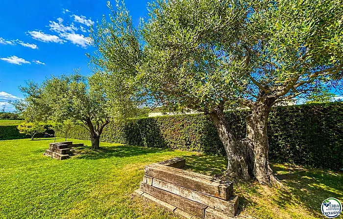 Charming house with 4 winds with a large plot and views of the Montgrí in Torre Gran (L’Estartit)
