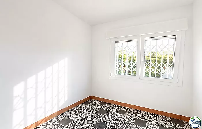 Charming house with 4 winds with a large plot and views of the Montgrí in Torre Gran (L’Estartit)