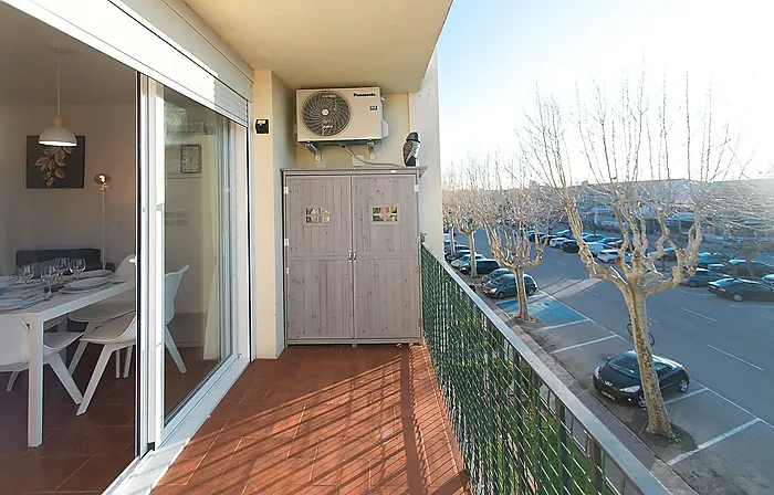Renovated apartment with 2 bedrooms in the center of Empuriabrava