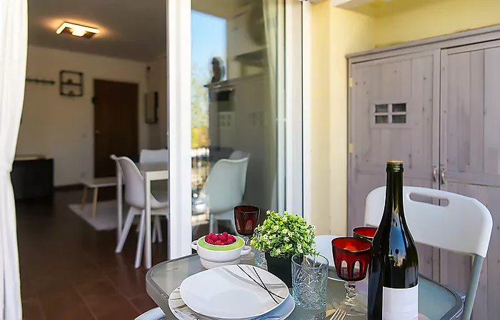 Renovated apartment with 2 bedrooms in the center of Empuriabrava