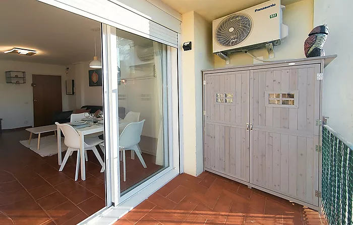 Renovated apartment with 2 bedrooms in the center of Empuriabrava
