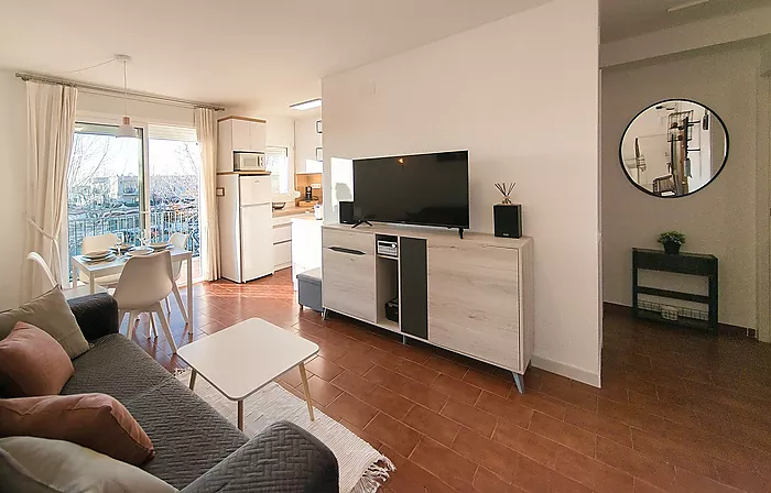 Renovated apartment with 2 bedrooms in the center of Empuriabrava