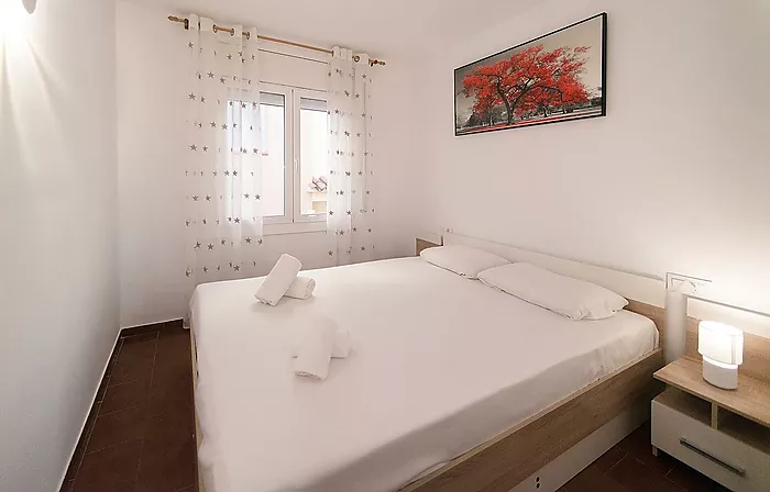 Renovated apartment with 2 bedrooms in the center of Empuriabrava