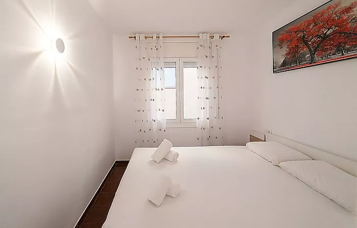 Renovated apartment with 2 bedrooms in the center of Empuriabrava