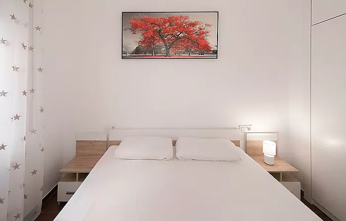 Renovated apartment with 2 bedrooms in the center of Empuriabrava