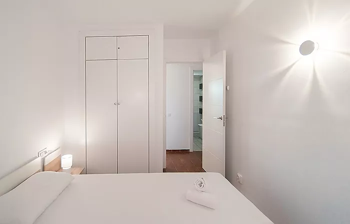 Renovated apartment with 2 bedrooms in the center of Empuriabrava