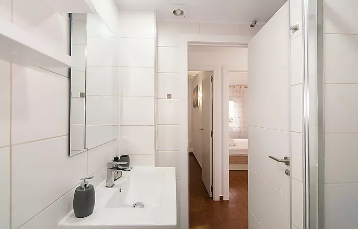 Renovated apartment with 2 bedrooms in the center of Empuriabrava